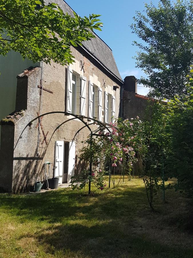 Lucriolla Hotel Oree-d'Anjou Kültér fotó
