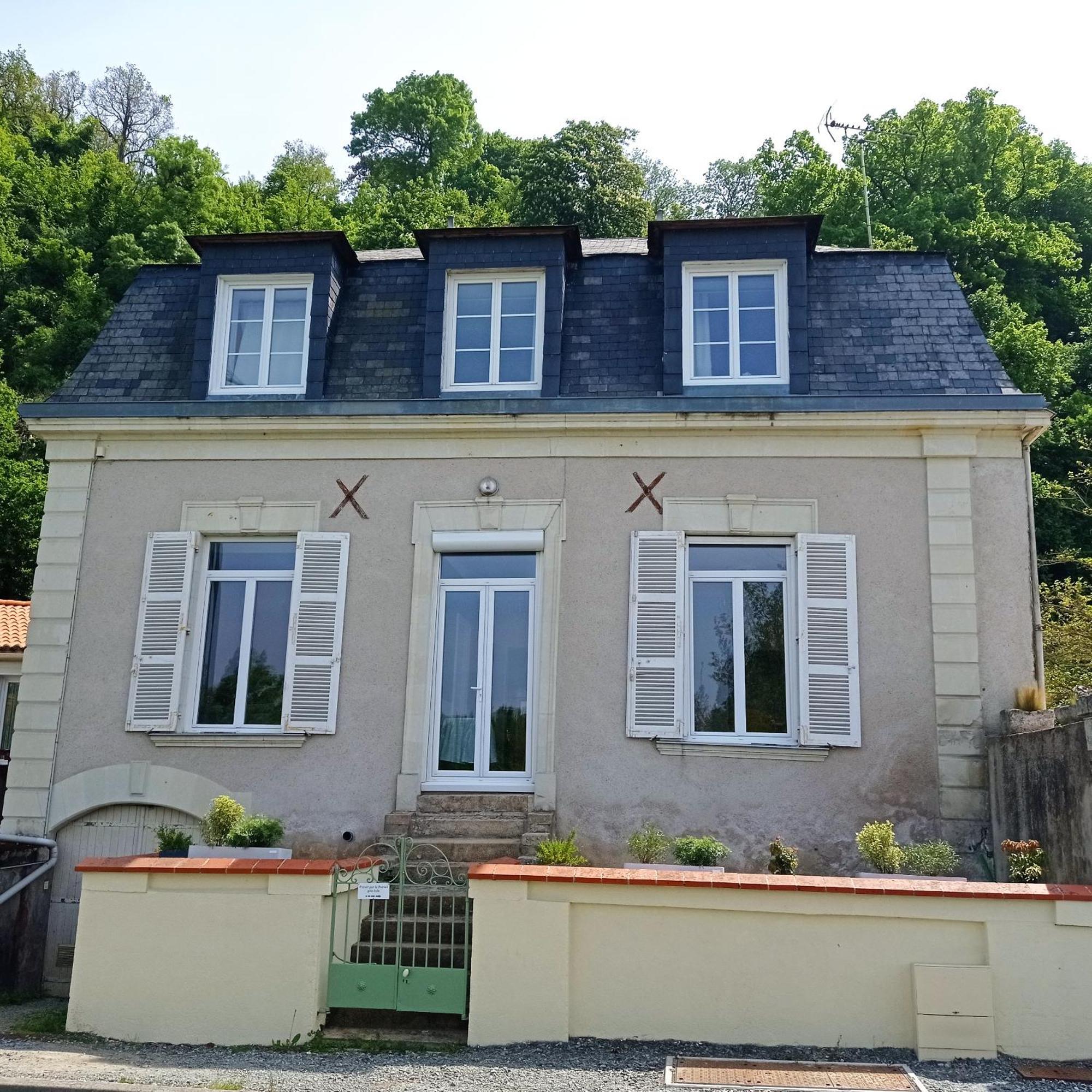 Lucriolla Hotel Oree-d'Anjou Kültér fotó